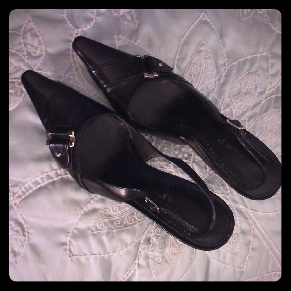 COPY - Black pointy heels